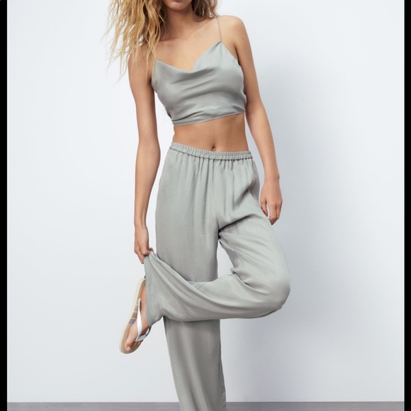 Flowy croped backless top - Picture 4 of 4